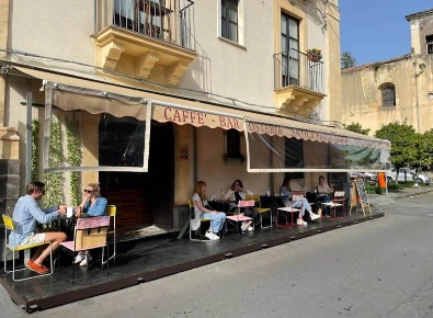 Foto Locale commerciale in via Teatro Greco 42, Catania Centro Storico