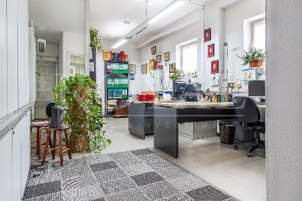 Foto Ufficio in via Mazzini 37, Muggiò Centro di 47 m² con 2 locali