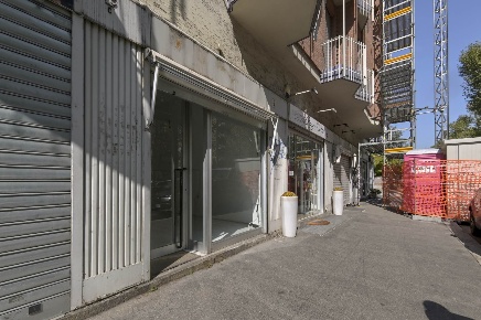 Foto Attività commerciale in corso montegrappa  75, Torino Parella di 38 m²