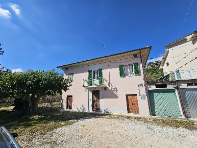 Foto Casa indipendente a San Severino Marche di 192 m² con 4 locali