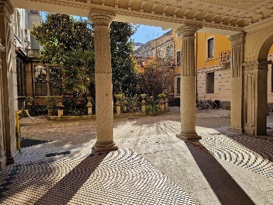 Foto Ufficio in Via Spartaco, Milano Montenero di 162 m² con 5 locali