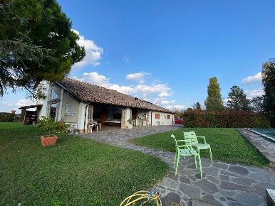 Foto Rustico a San Giorgio Piacentino di 447 m² con 10 locali in vendita