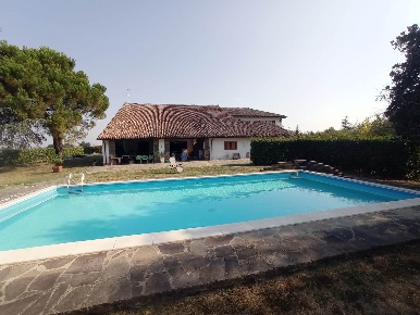 Foto Rustico a San Giorgio Piacentino di 447 m² con 10 locali in vendita