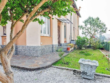 Foto Appartamento in Via per Annone 56, Oggiono Centro di 90 m² in vendita