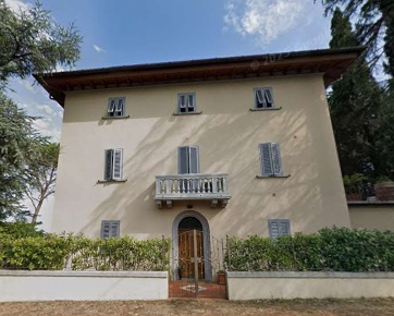 Foto Appartamento in Via Montalbano, Serravalle Pistoiese di 331 m²