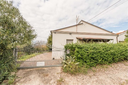 Foto Casa indipendente in Strada Baricelle  14, Elice di 138 m² in vendita