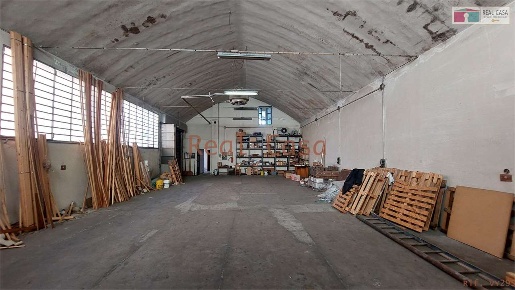 Foto Capannone industriale a Modena di 390 m² con 5 locali in vendita