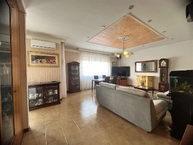 Foto Appartamento in Via Giovanni Papini 2, Perugia di 188 m² con 6 locali