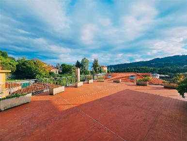 Foto Appartamento in Via Bosena  33, Rapallo di 144 m² con 8 locali