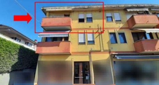 Foto Appartamento in Via Boldù, Schio Centro di 106 m² con 6 locali