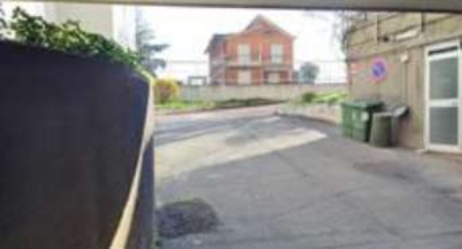 Foto Magazzino in Via Volturno, Brugherio Centro di 302 m² con 1 locali
