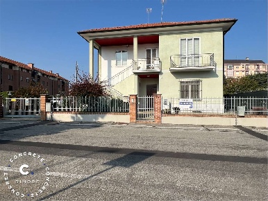 Foto Appartamento in Via Tetti Fasano 16, Chieri Semicentro di 77 m²