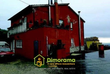 Foto Negozio in Strada Comunale San Marco Elce 49/H, Perugia di 400 m²