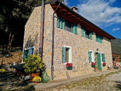 Foto Rustico a Fregona di 184 m² con 6 locali in vendita