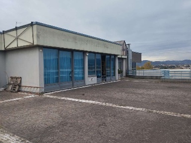Foto Ufficio in Via Dalmine 10, Curno di 151 m² con 6 locali in vendita