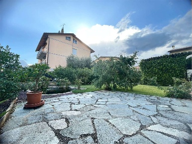 Foto Villa unifamiliare in via Giovanni Papini 2, Perugia di 412 m²