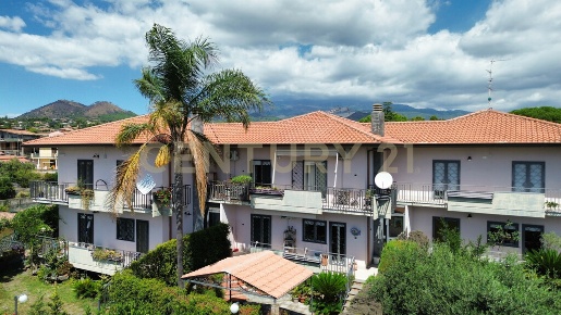 Foto Villa singola a Mascalucia Centro con 5 locali in vendita