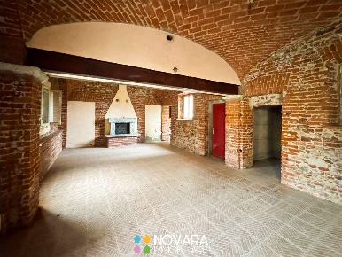 Foto Rustico in Cascina Acquabona, Caltignaga di 353 m² con 3 locali