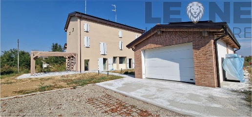 Foto Appartamento in Via Mazzini 4, Vignola Centro di 249 m² con 5 locali