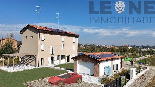 Foto Appartamento in VIA FRIGNANESE, Vignola Centro di 249 m² con 5 locali