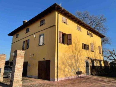 Foto Appartamento in via maestra di redù 98, Nonantola di 230 m² in vendita