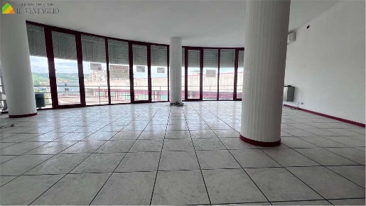 Foto Ufficio a Sassuolo di 90 m² con 1 locali in affitto