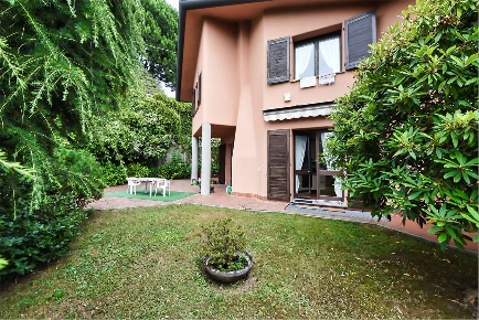 Foto Villa unifamiliare a Cantù di 290 m² con 12 locali in vendita