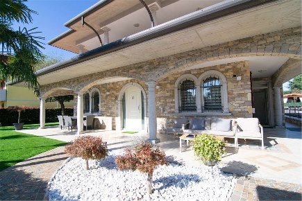 Foto Villa bifamiliare in VIA LEOPARDI 5/M, Boltiere di 300 m² in vendita