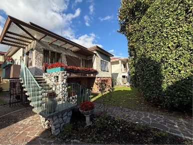 Foto Villa unifamiliare in Viale della Repubblica, Sacile Centro di 170 m²