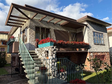 Foto Villa unifamiliare in Viale della Repubblica, Sacile Centro di 170 m²