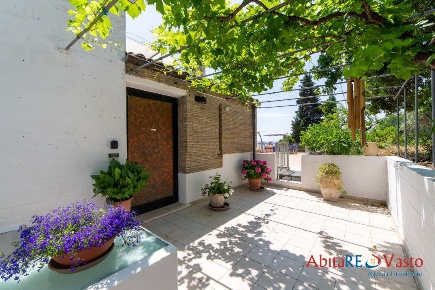 Foto Appartamento in Via S. S. 16 Nord, Vasto di 125 m² con 3 locali