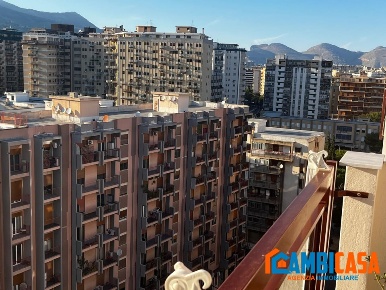 Foto Appartamento a Palermo Malaspina di 167 m² con 6 locali in vendita