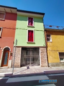 Foto Locale commerciale a Bardolino Centro di 41 m² con 2 locali in affitto