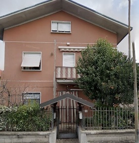 Foto Appartamento in Via Luigi Briani, Desio di 99 m² con 3 locali