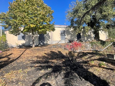 Foto Villa unifamiliare a Zafferana Etnea Centro di 200 m² con 8 locali