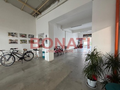 Foto Locale commerciale a Viareggio Terminetto - Migliarina di 236 m²