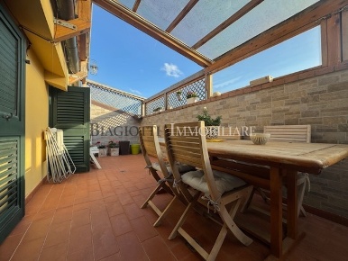 Foto Appartamento a Livorno Scopaia di 100 m² con 5 locali in vendita