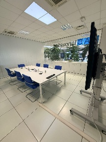 Foto Ufficio in Via Sempione 30, Vergiate Centro di 512 m² con 7 locali