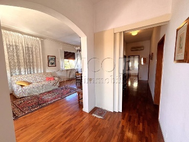 Foto Appartamento in Via Roma, Longare Centro di 186 m² con 8 locali