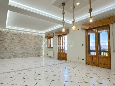 Foto Appartamento in VIA PAOLO VI, Adrano di 140 m² con 6 locali in vendita