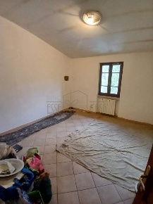 Foto Casa indipendente a Seravezza di 197 m² con 11 locali in vendita