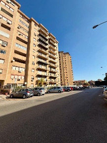 Foto Appartamento in Via Eugenio L'Emiro 61, Palermo Zisa di 75 m²