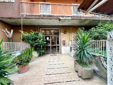 Foto Appartamento in castaldi e sequino, Napoli Pianura di 120 m²