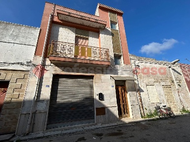 Foto Appartamento in Via TOMA 10, Pulsano Centro di 97 m² con 4 locali