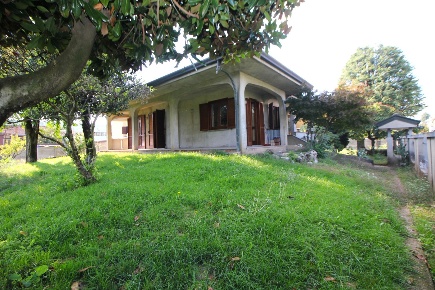 Foto Villa singola in Via Emilia 11, Rescaldina di 283 m² con 5 locali