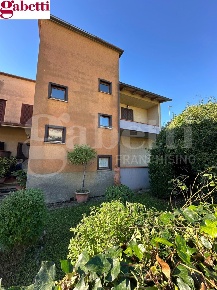 Foto Villa unifamiliare a Sovicille Rosia di 145 m² con 7 locali in vendita
