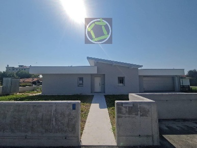 Foto Casa indipendente a Pordenone Torre di 175 m² con 9 locali in vendita