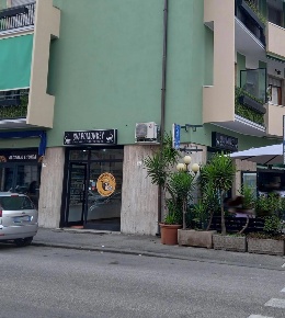 Foto Negozio in Via Golosine 62, Verona Santa Lucia - Golosine di 30 m²