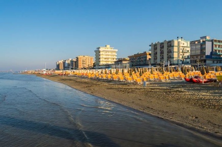 Foto Hotel a Bellaria-Igea Marina di 2000 m² con 80 locali in vendita