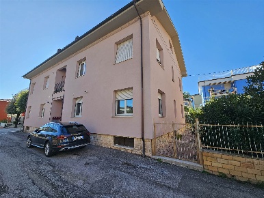 Foto Appartamento a San Severino Marche Centro di 90 m² con 3 locali